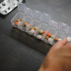 7-Slot Keychain Pill Dispenser with Anti-Mix Design - BPA-Free Portable Travel Pill Organizer