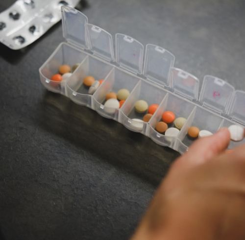 7-Slot Keychain Pill Dispenser with Anti-Mix Design - BPA-Free Portable Travel Pill Organizer