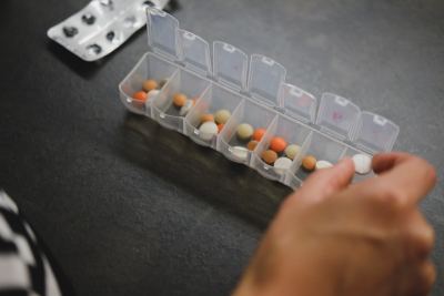7-Slot Keychain Pill Dispenser with Anti-Mix Design - BPA-Free Portable Travel Pill Organizer