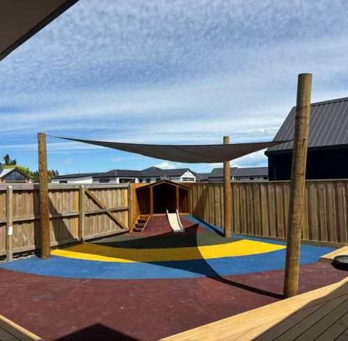 Как директор новозеландского детского сада добился сертификации безопасности благодаря использованию высококачественного синего EPDM-материала и интеллектуальной консолидации контейнеров.