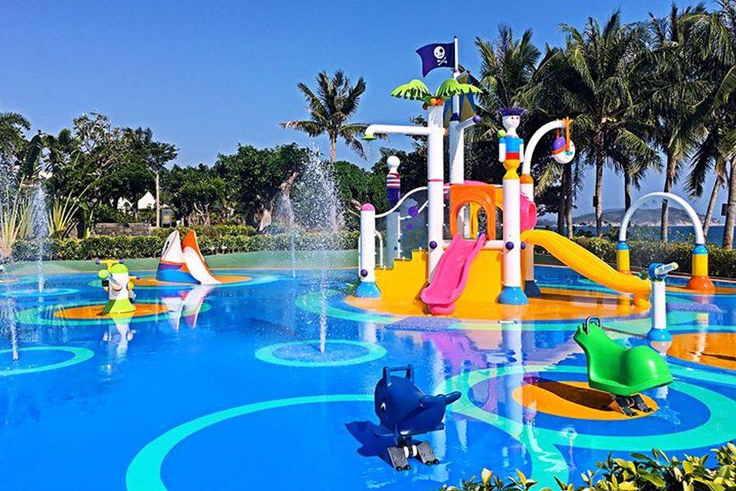 Geometric Splash Pad surfacing around spray equipment