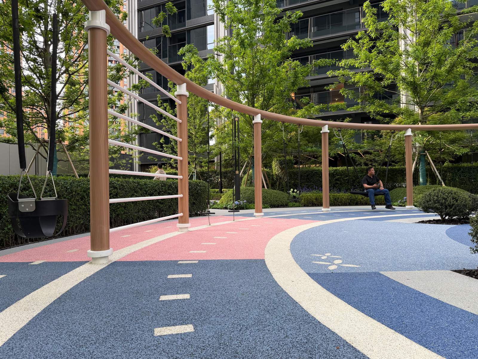 Colored EPDM recreational trail surface integrated with the landscape