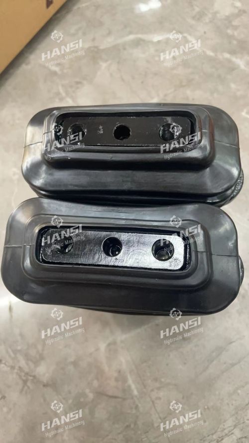 High Quality Control Remote Pilot Foot Pedal Valve 420-00467 31Q6-20100 For R60 R80 R150 R210-9 R215 R220 R225-7 Excavator Parts