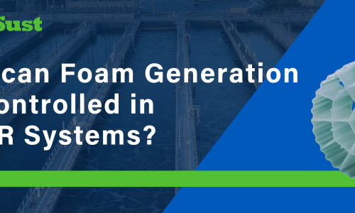 ¿Cómo se puede controlar la generación de espuma en los sistemas MBBR?