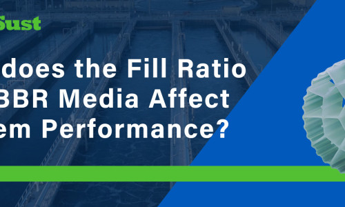 ¿Cómo afecta la relación de llenado de los medios MBBR al rendimiento del sistema?