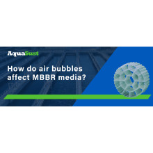How do air bubbles affect MBBR media?