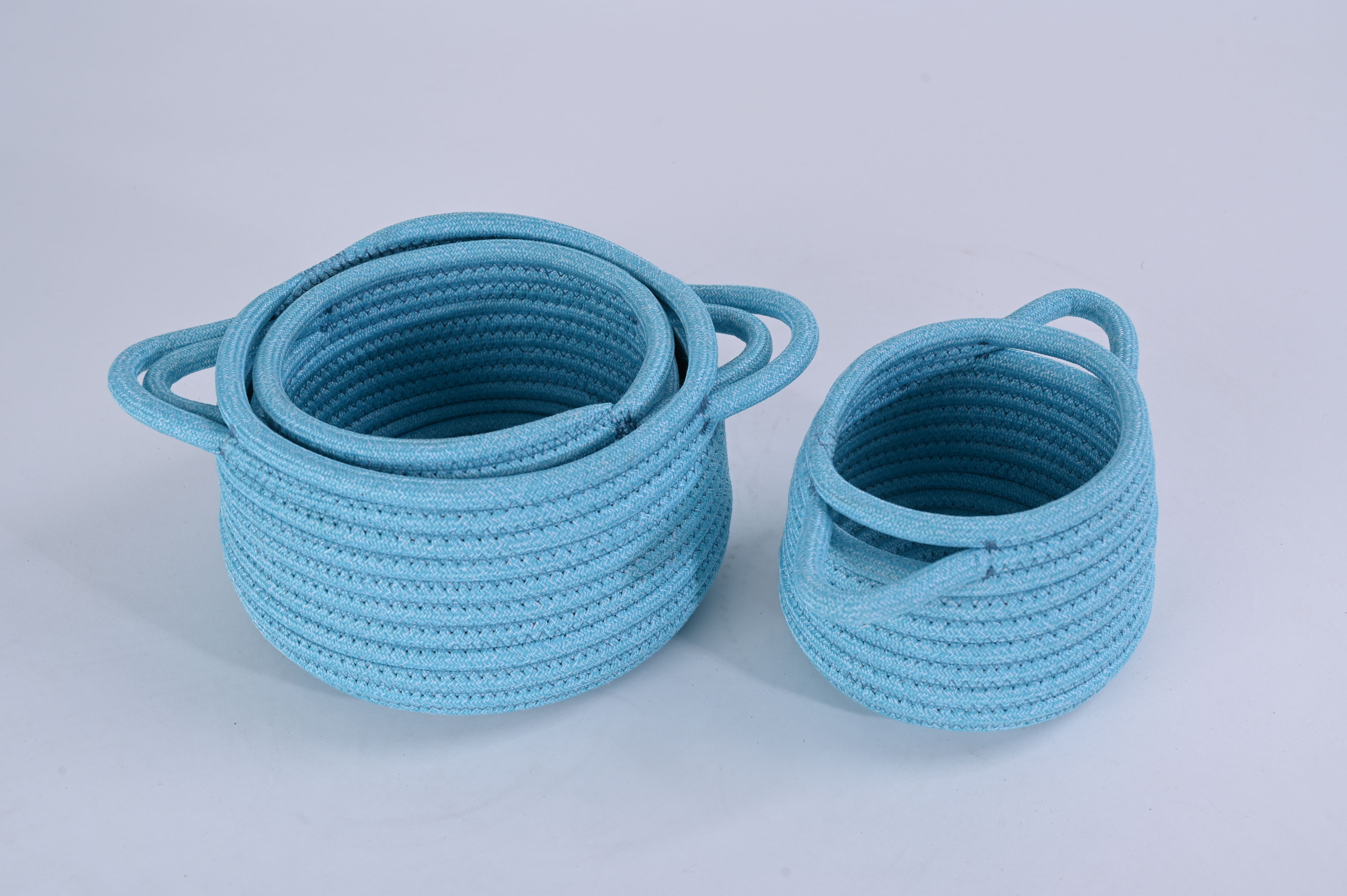 Contemporary Twist Polyester Webbing Vase Material Introduction