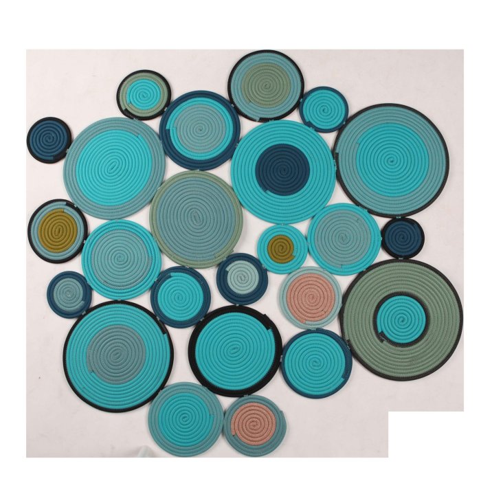 Multi-Petal Round Braided Outdoor Rug — Mixed Teal Petal Set