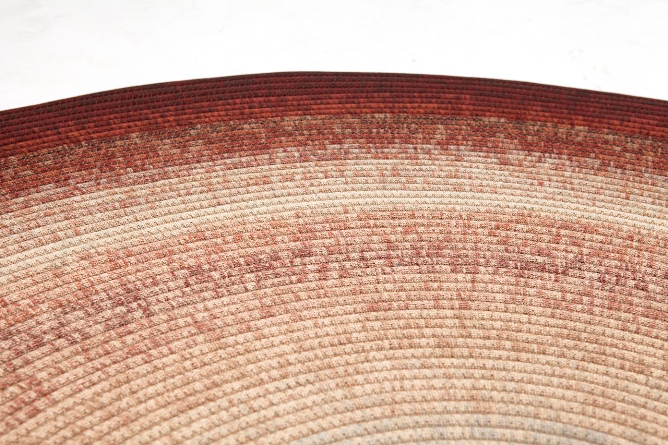 Close-up of the bound edge of the round rope rug