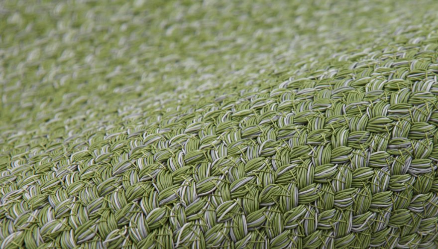Flexible braided body of the round carpet rolling without creasing