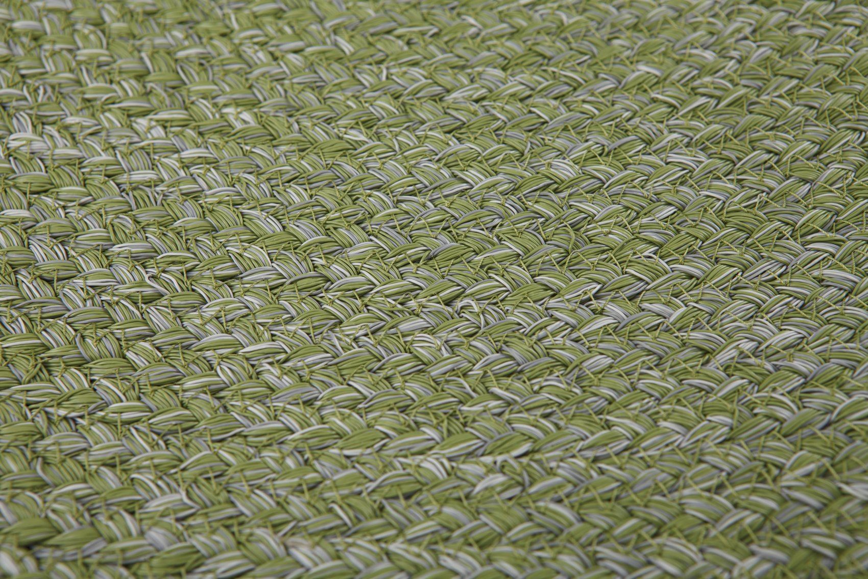 Detail of the uniform coil pitch across the surface of the round rope rug