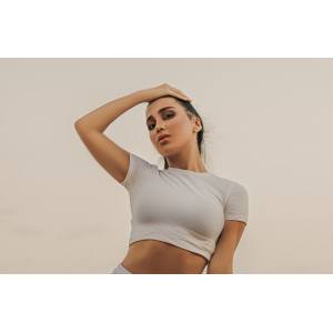 How to Choose the Right Crop Tops Manufacturer for Your Activewear Brand