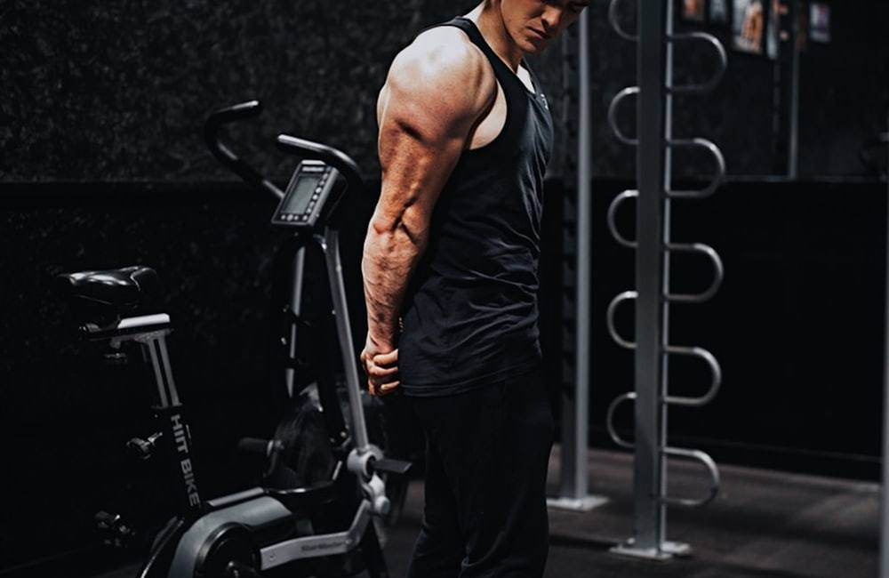 gym singlet garment fit, construction, and performance detail