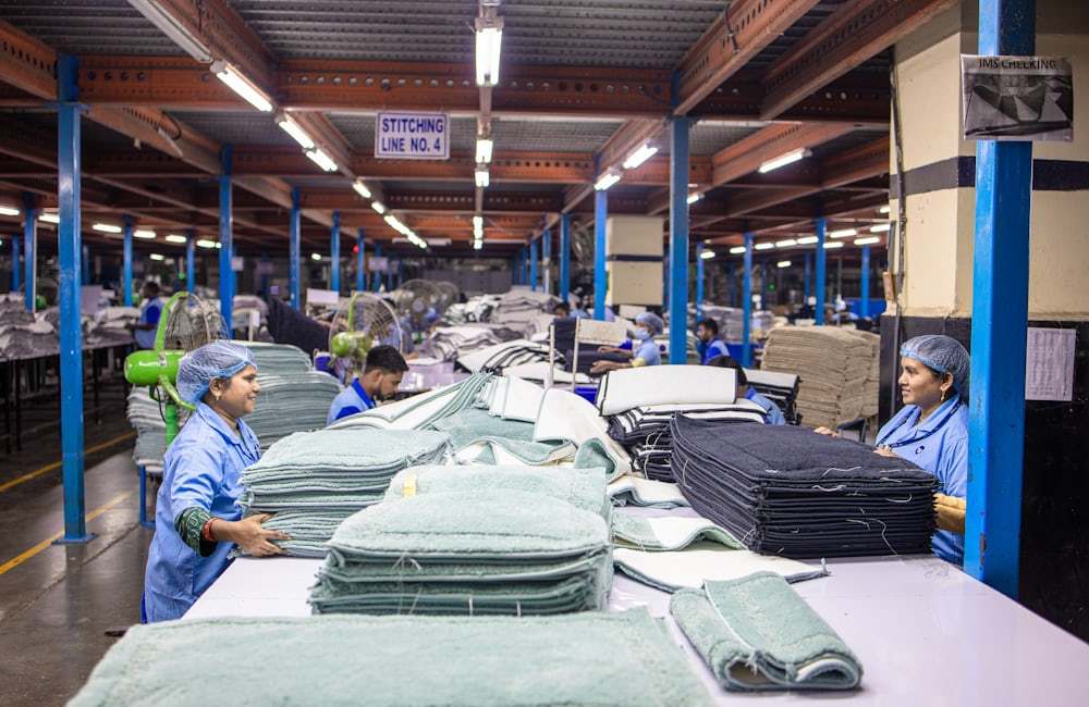 What to Look for in a Sportswear Manufacturer: Quality, Lead Time, and Communication