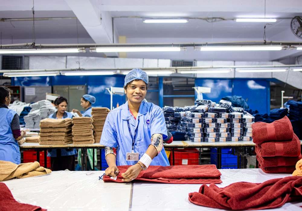custom sportswear manufacturing cost sampling and quality verification