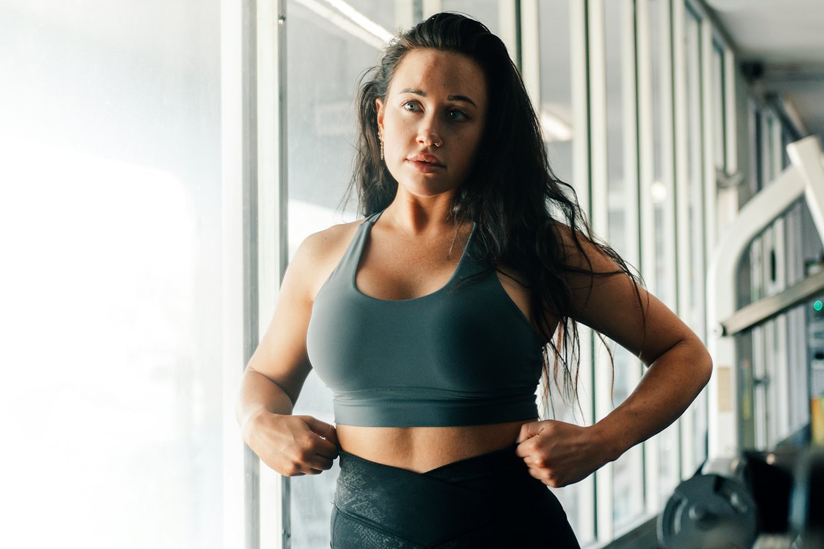 Woman wearing leggings in a gym after lower-body exercise