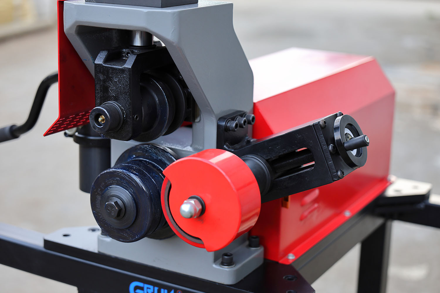 roll groover machine