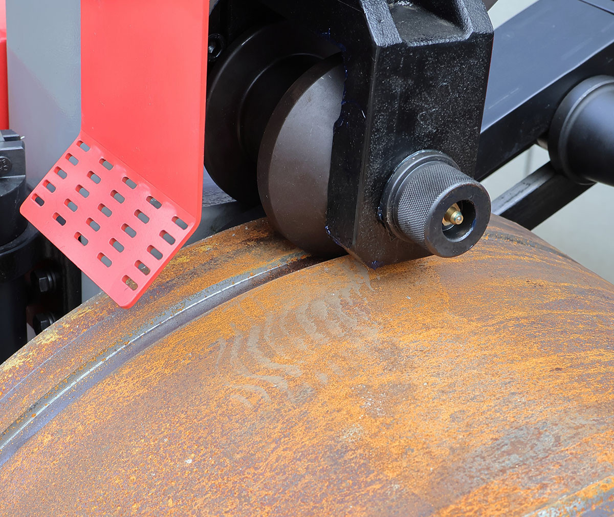Gruvmaster roll grooving machine grooving a steel pipe in operation