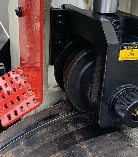 Gruvmaster hydraulic roll grooving machine with carriage for steel pipe