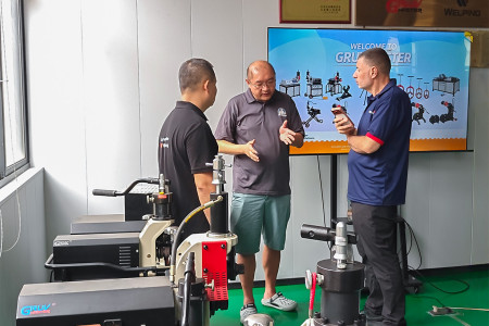 Overseas Customer Visits Gruvmaster to Explore the AG-8Z Automatic Roll Grooving Machine