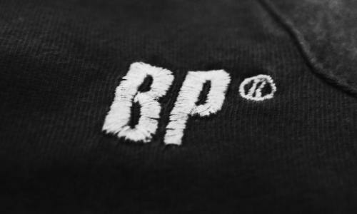 Sweats à capuche brodés : Guide de broderie de logo personnalisé pour les marques