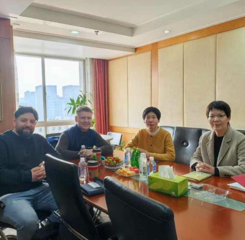 Uniouter, a professional outdoor workwear brand, welcomes Swiss customer for a visit to deepen cooperation and look forward to the future!