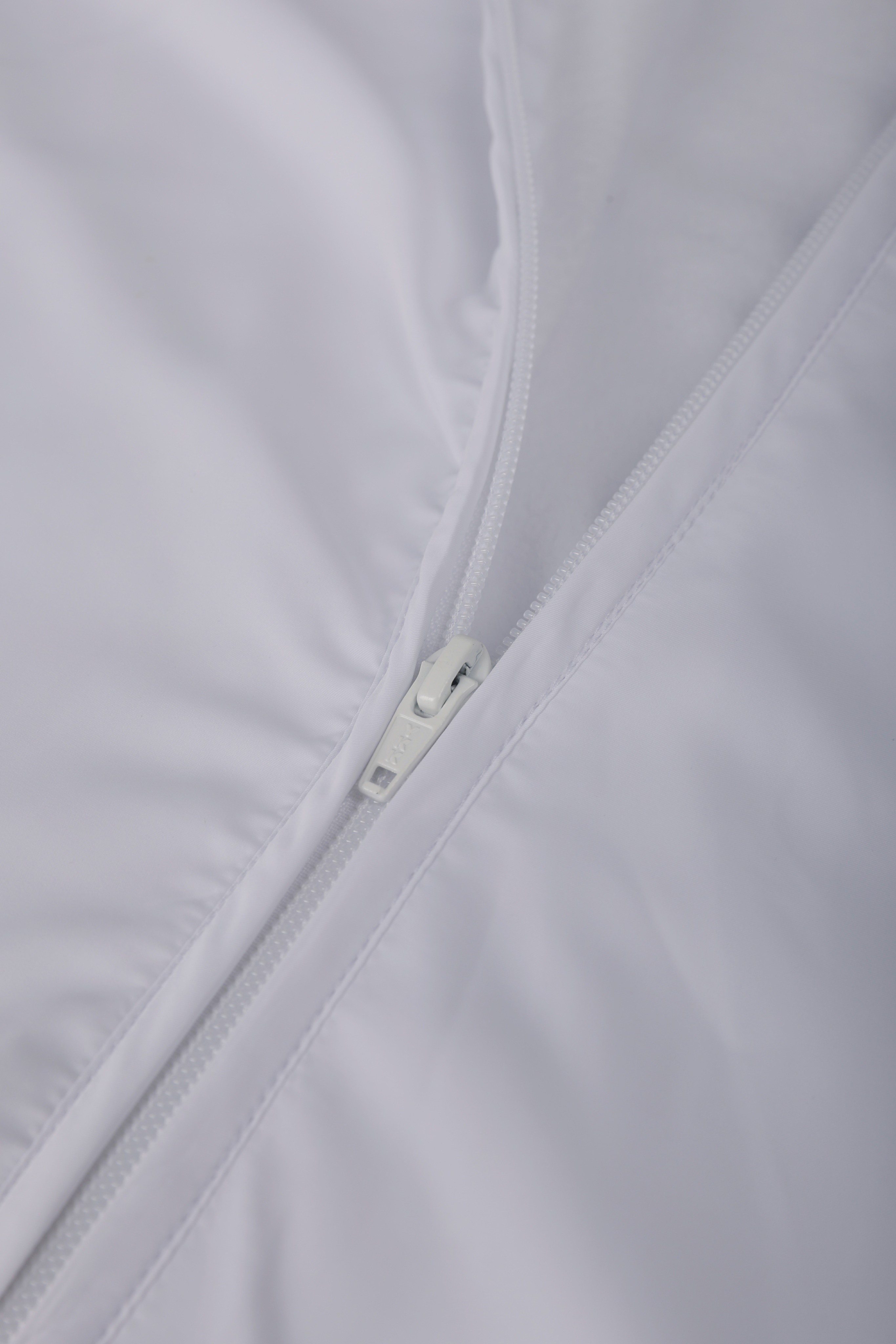 Nursing Uniform Zipper Detail