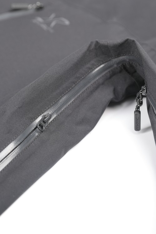 Custom Technical Mountaineering Jacket – 3-Layer Design, Windproof & Waterproof