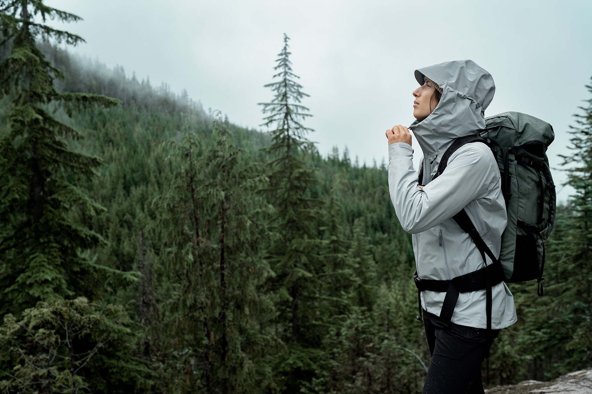 Outdoor-Kleidungstrends für Damen 2025