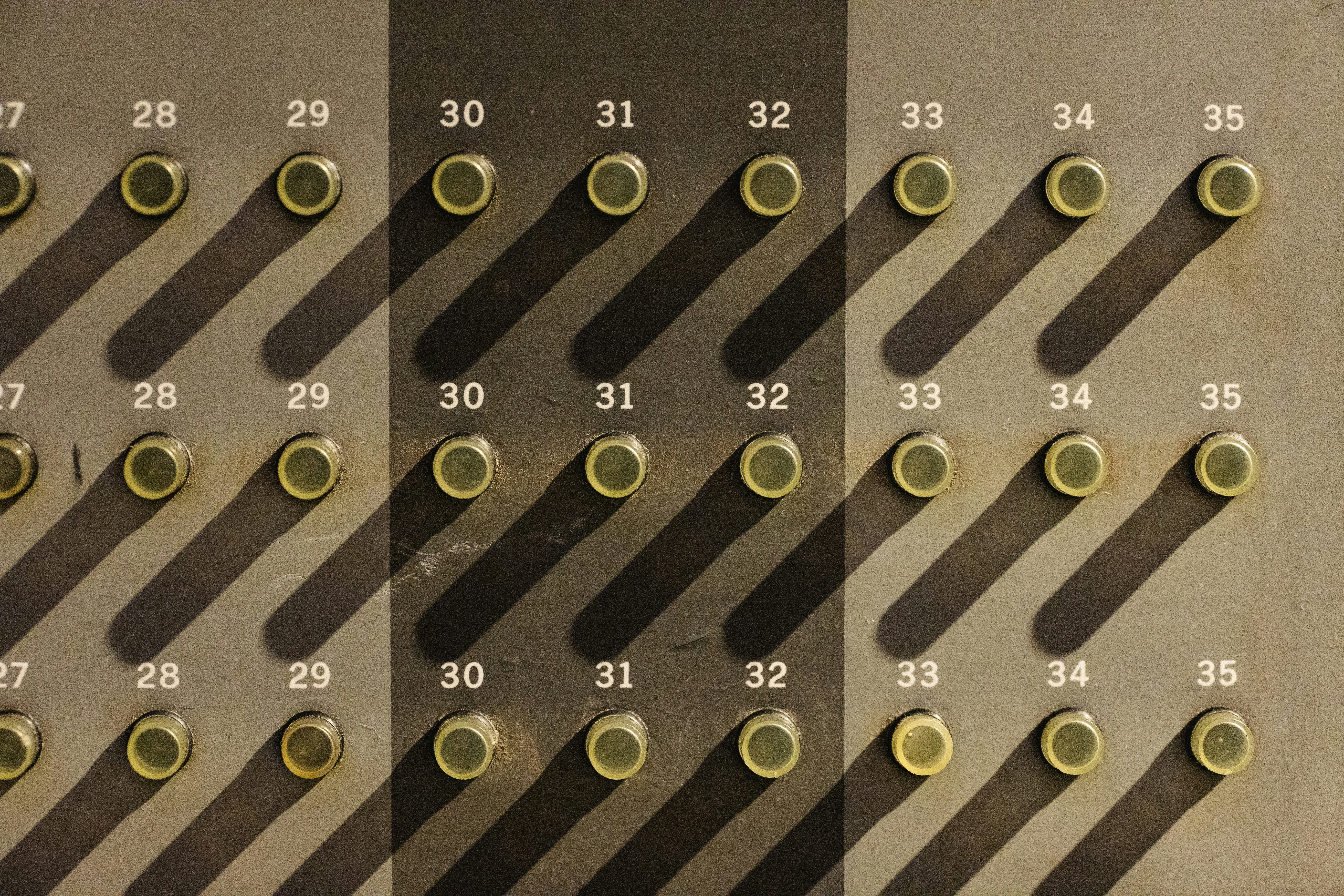A comparison grid of different fabric technologies, showing microscopic views of GORE-TEX, FUTURELIGHT, and H2No membranes.