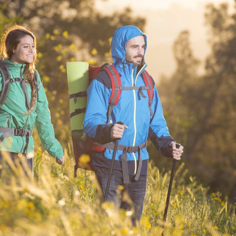 Vom Werk bis zum Trail: Wie B2B-Hersteller von Outdoor-Bekleidung zuverlässige Funktionsausrüstung entwickeln