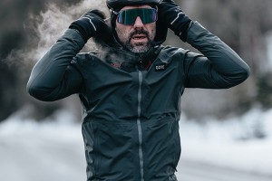 Funktionalität von Outdoor-Bekleidung erklärt: Winddicht + Wasserdicht + Atmungsaktiv — Wie wählt man das Richtige für sich aus?