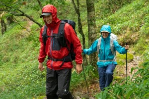Hardshell- vs. Softshell-Jacken: Welche ist besser für Ihre Wanderroute geeignet?