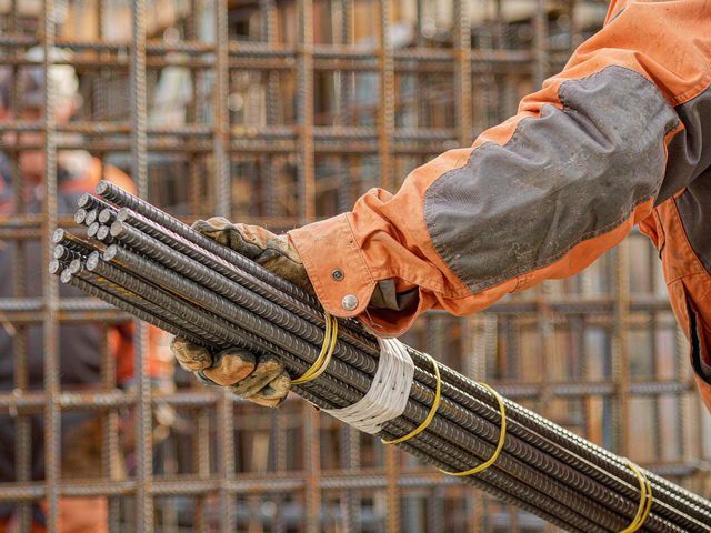 Mechanical and cut hazards on a construction site