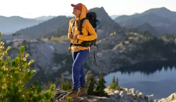outdoor clothing manufacturers