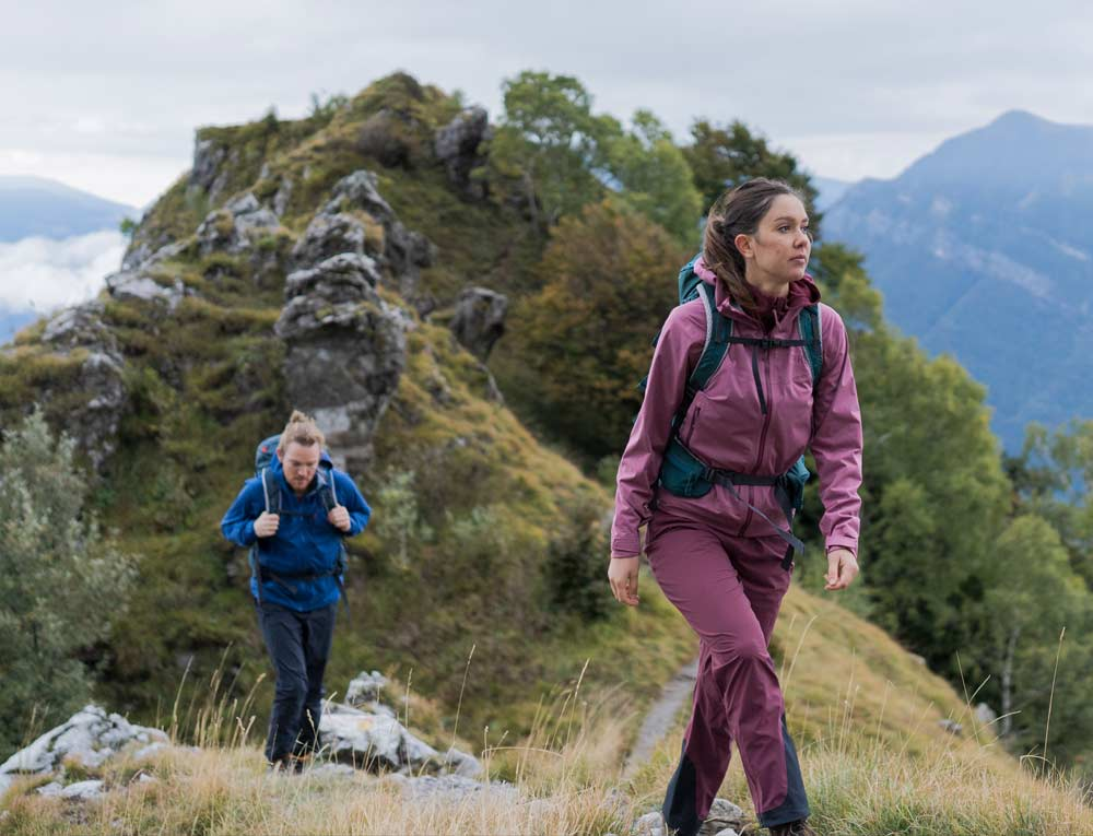 Custom women's outdoor apparel OEM manufacturing process and quality standards
