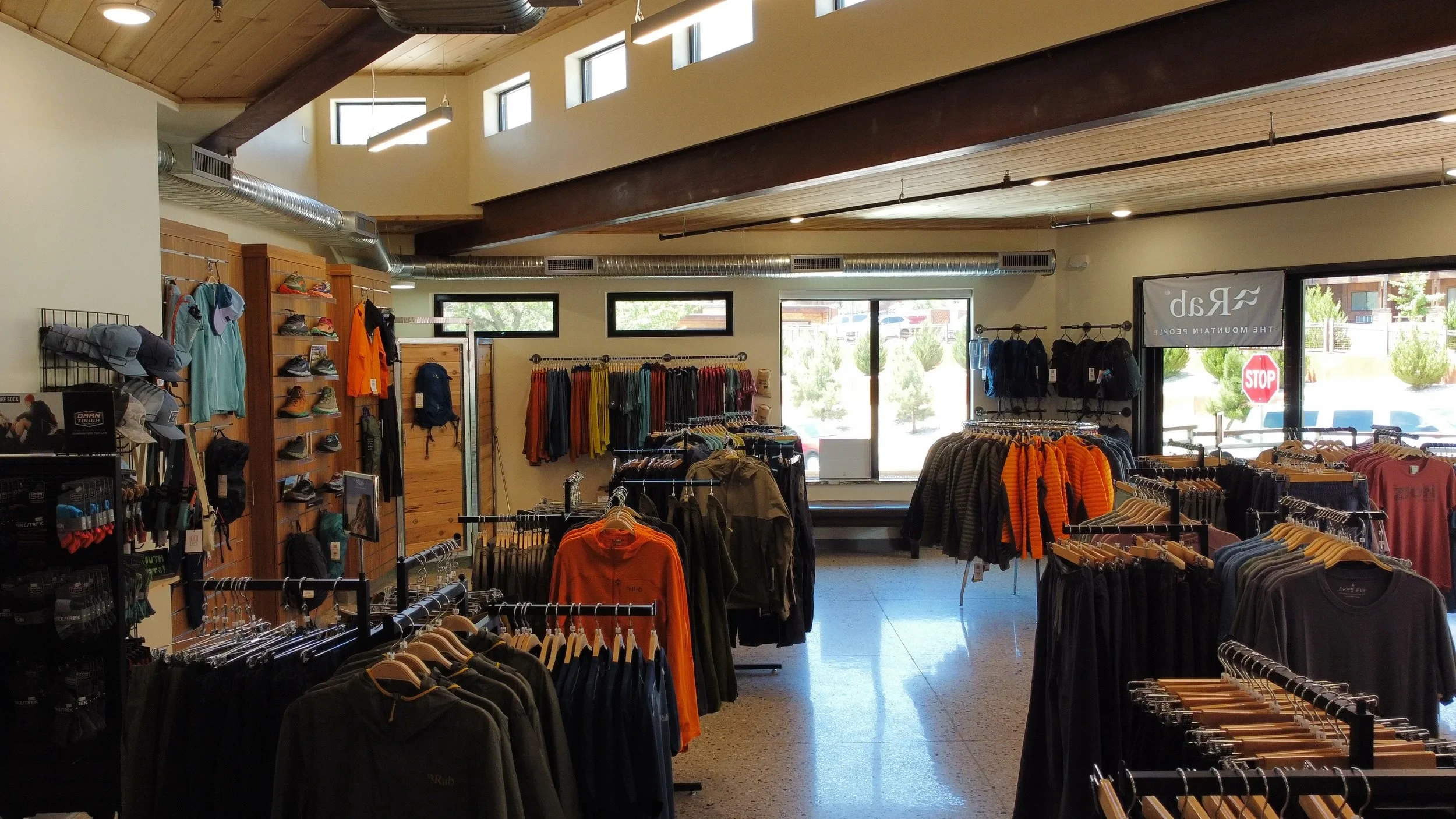 low MOQ hiking jacket manufacturer
