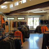 Chaquetas impermeables sin PFAS: UniOuter frente a Global Outdoor Suppliers