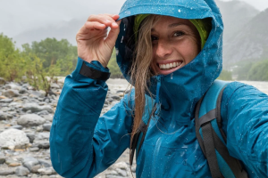 UniOuter Seamless Bonding Technology vs. Traditional Jacket Manufacturers' Construction