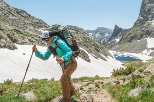 Hiking Apparel Mid-Production Changes: UniOuter vs Sunwin Policy Compare