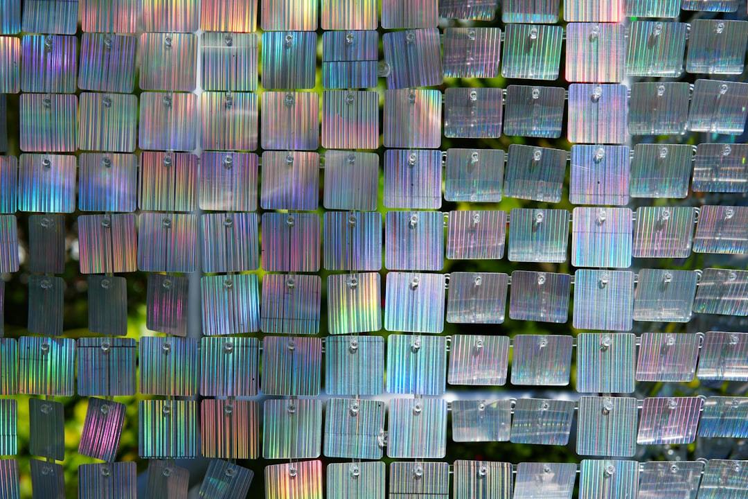 Holographic security foil representing tamper-evident authentication labels