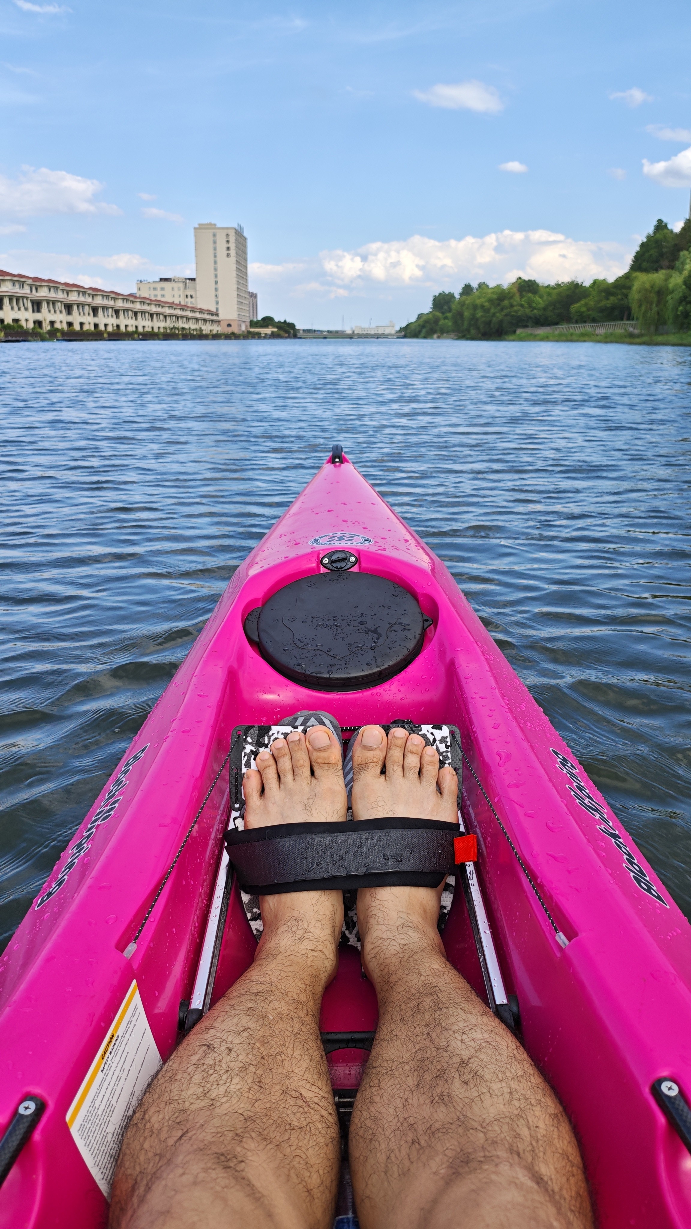 The Surfski F425 comes with full size carbon footrest now