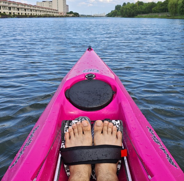 The Surfski F425 comes with full size carbon footrest now