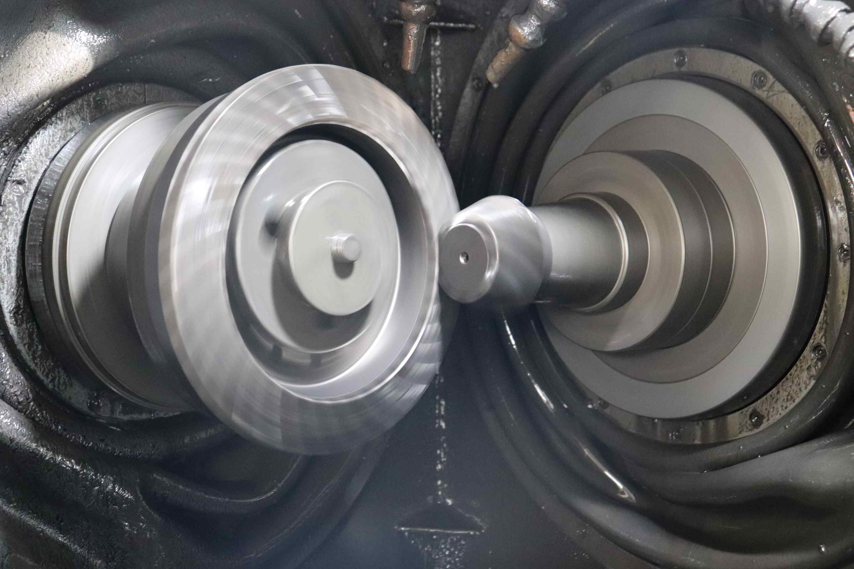 Gear lapping equipment applying a final contact-pattern finishing operation