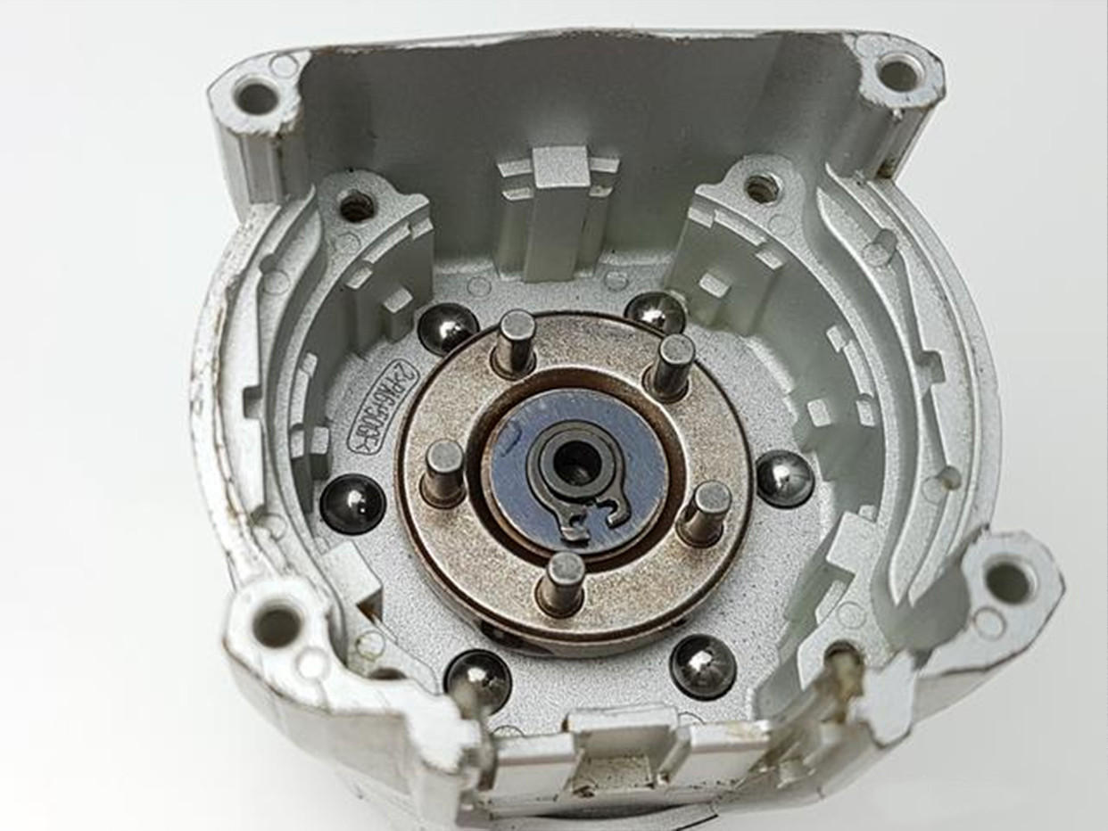 Torque adjustment section