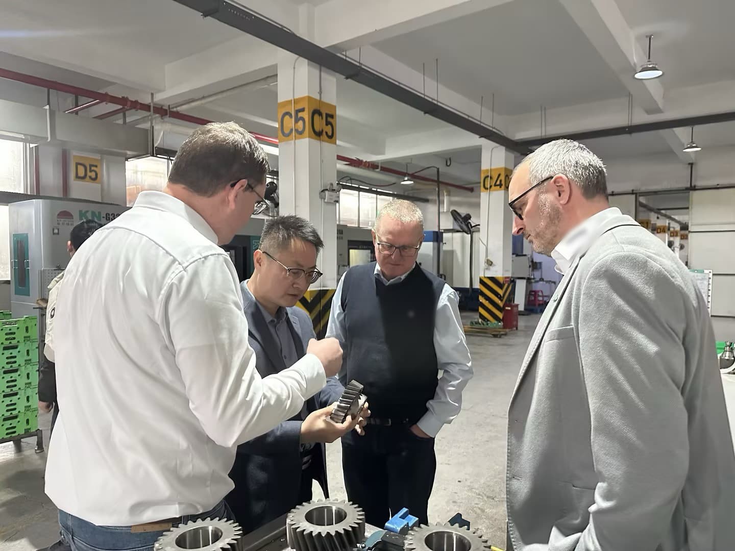 Technical discussion on the shop floor with gear samples