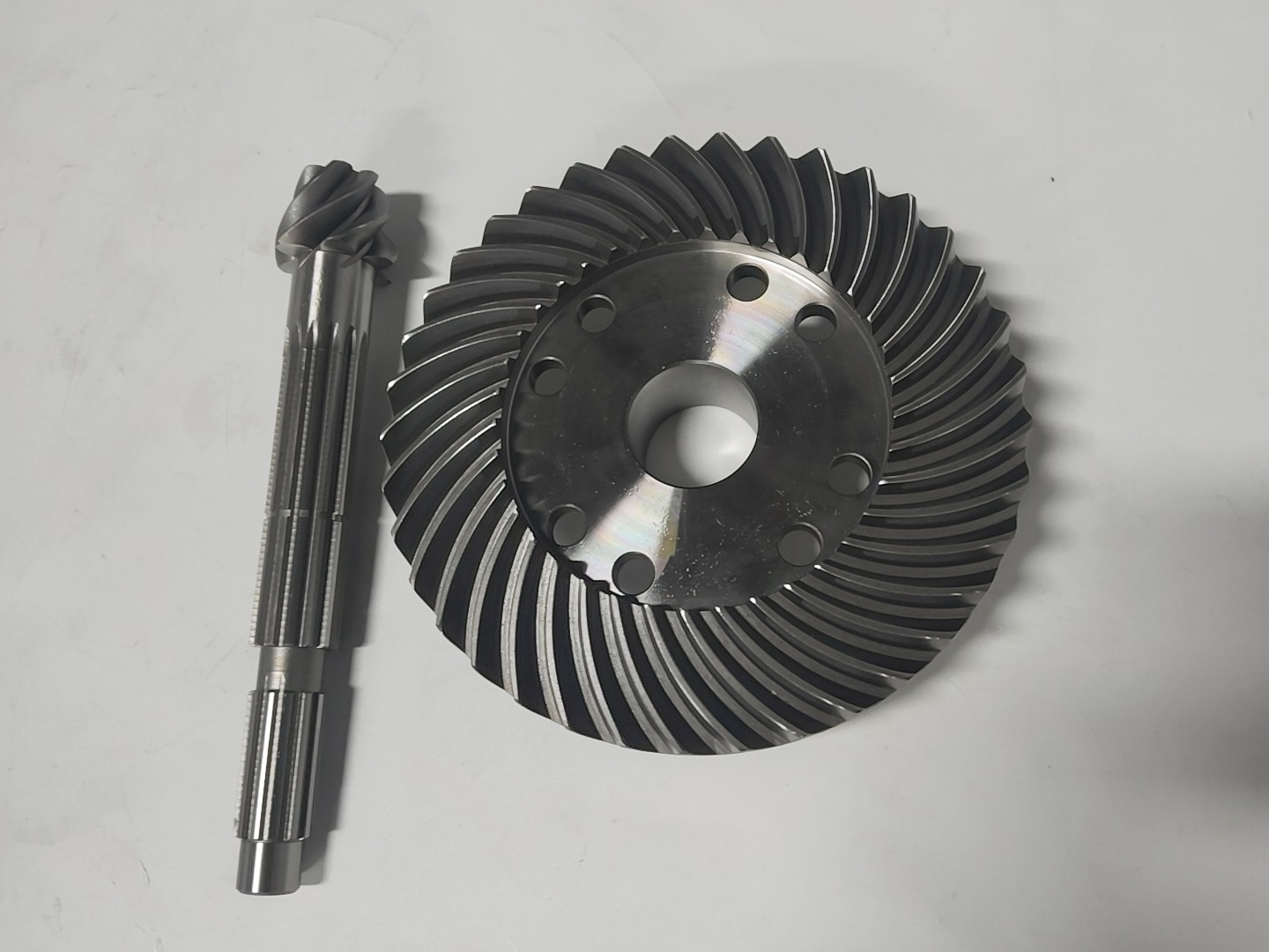 Crown wheel & pinion set supplied for a tractor final drive application