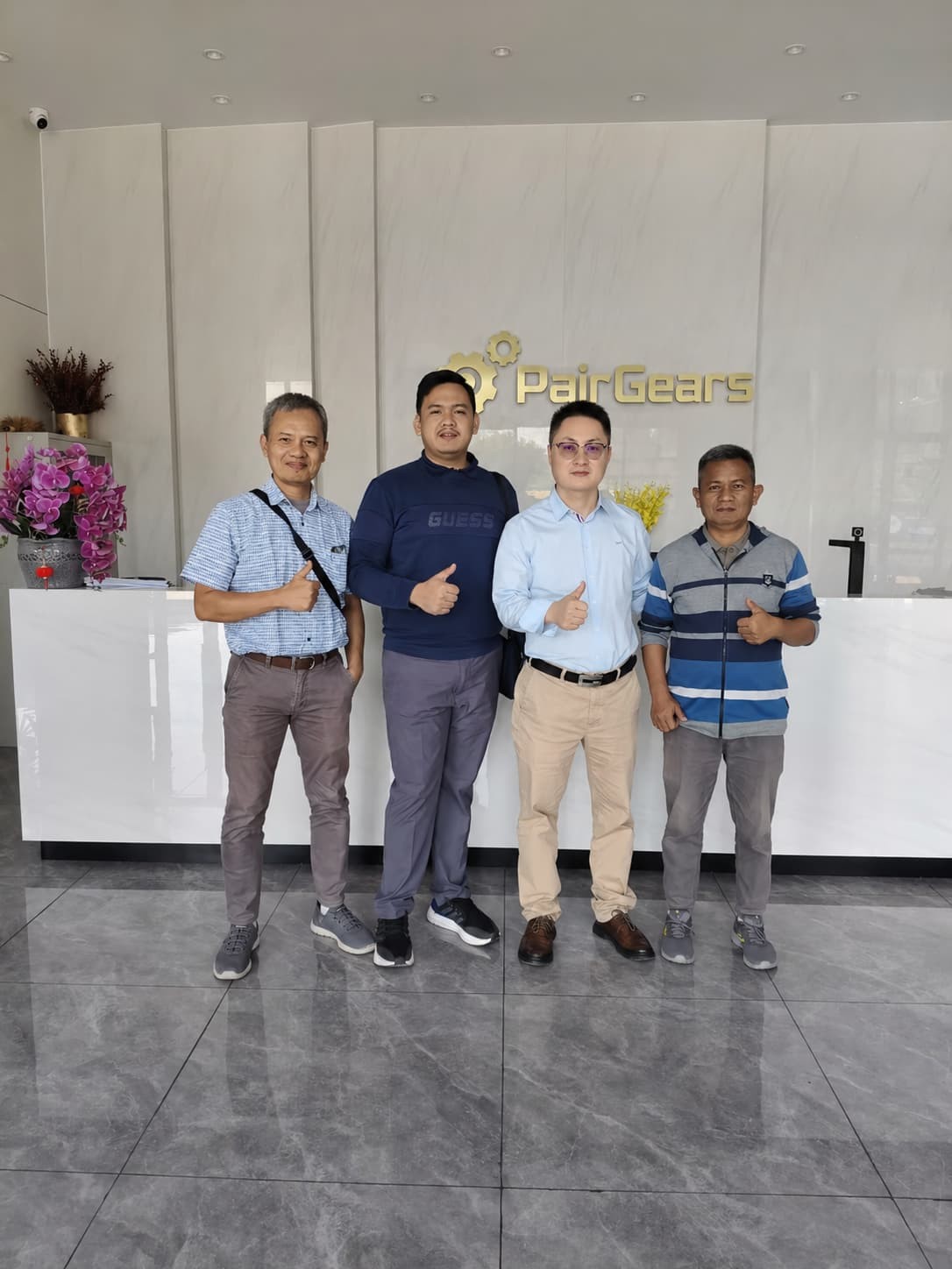 Indonesian delegation and PairGears CEO Feng pose for a group photo during the factory visit.