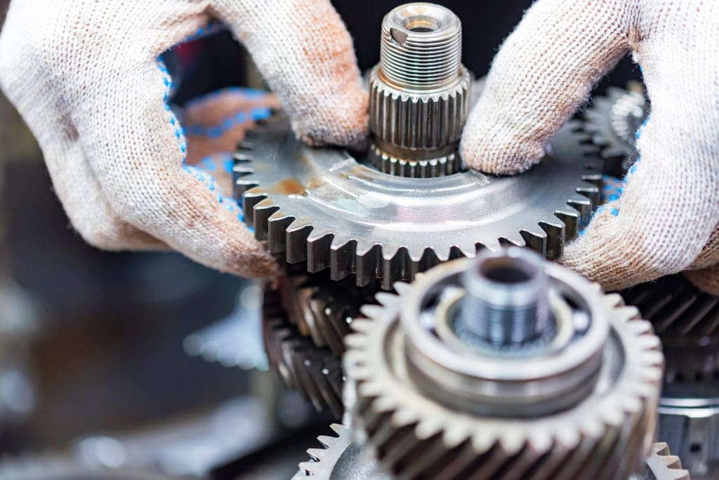 Controlled handling of a finished gear before protective packing