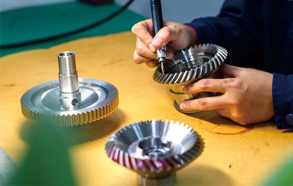 Spiral bevel gear contact-pattern check